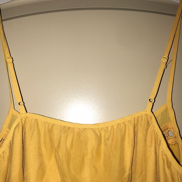 Mustard yellow lace crop top tank - Picture 4 of 6